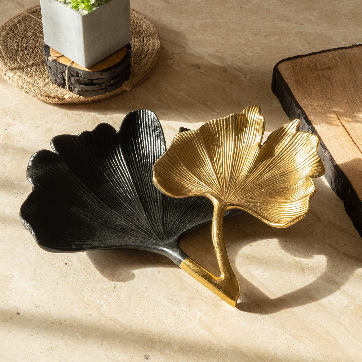 Black & Gold Ginkgo Leaf Tray