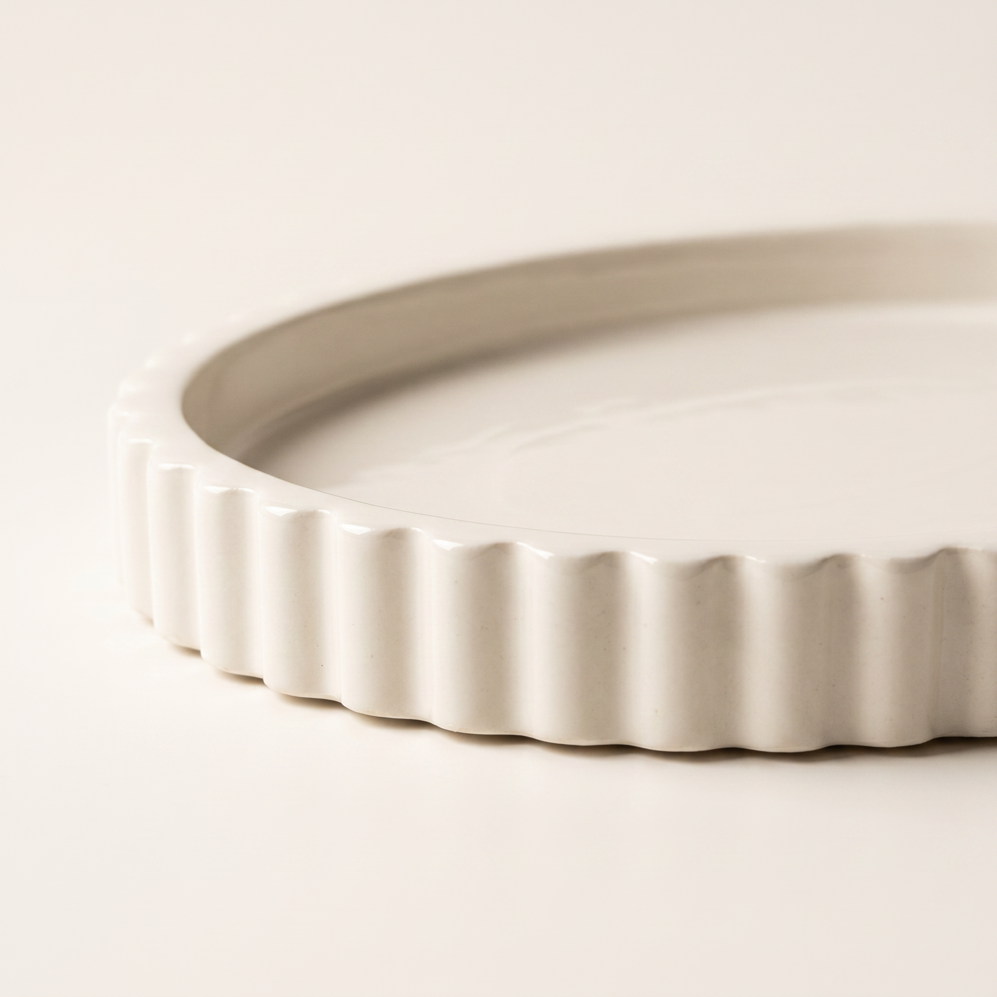Scalloped Oval Tray, Gypsum White 8"